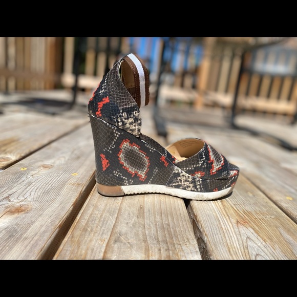 Size 7, worn once, comfortable - Picture 4 of 7